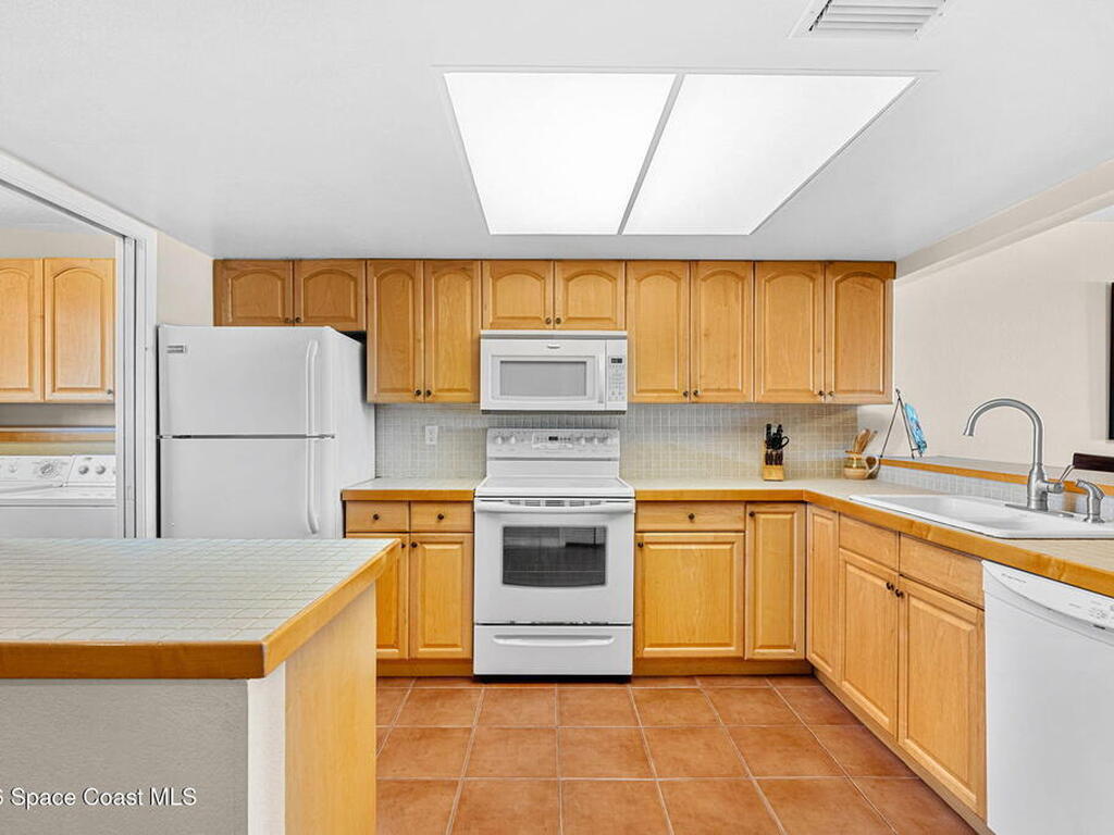 8498 Ridgewood Avenue, Cape Canaveral, FL 32920