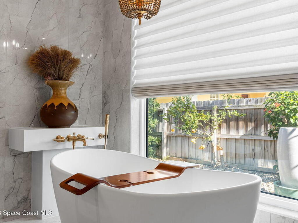 656 Franklyn Avenue, Indialantic, FL 32903