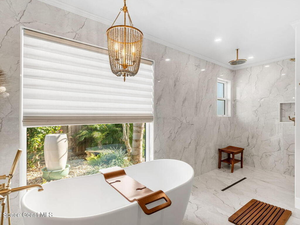 656 Franklyn Avenue, Indialantic, FL 32903