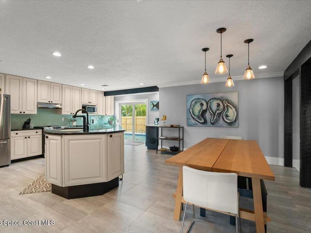 808 Puesta Del Sol Plaza, Indialantic, FL 32903