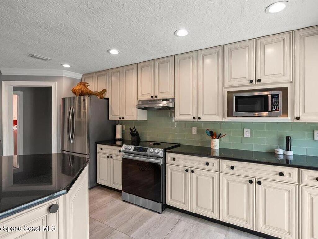 808 Puesta Del Sol Plaza, Indialantic, FL 32903