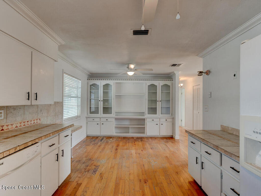 922 Locust Street, New Smyrna Beach, FL 32169