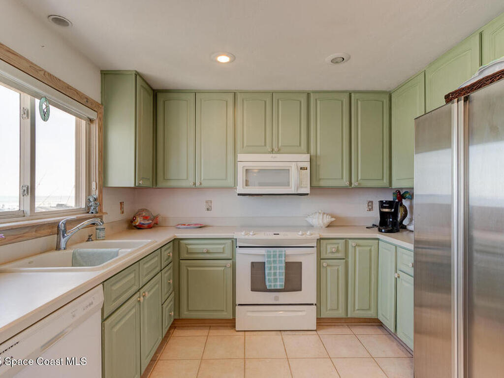 921 N Atlantic Avenue, New Smyrna Beach, FL 32169