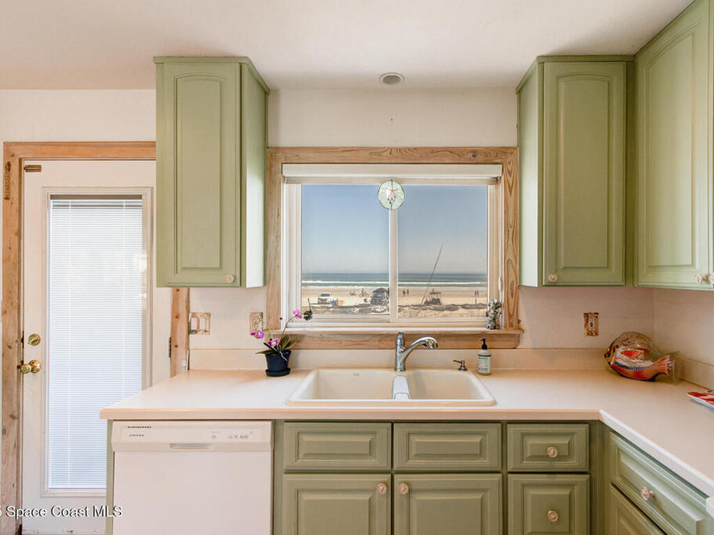 921 N Atlantic Avenue, New Smyrna Beach, FL 32169