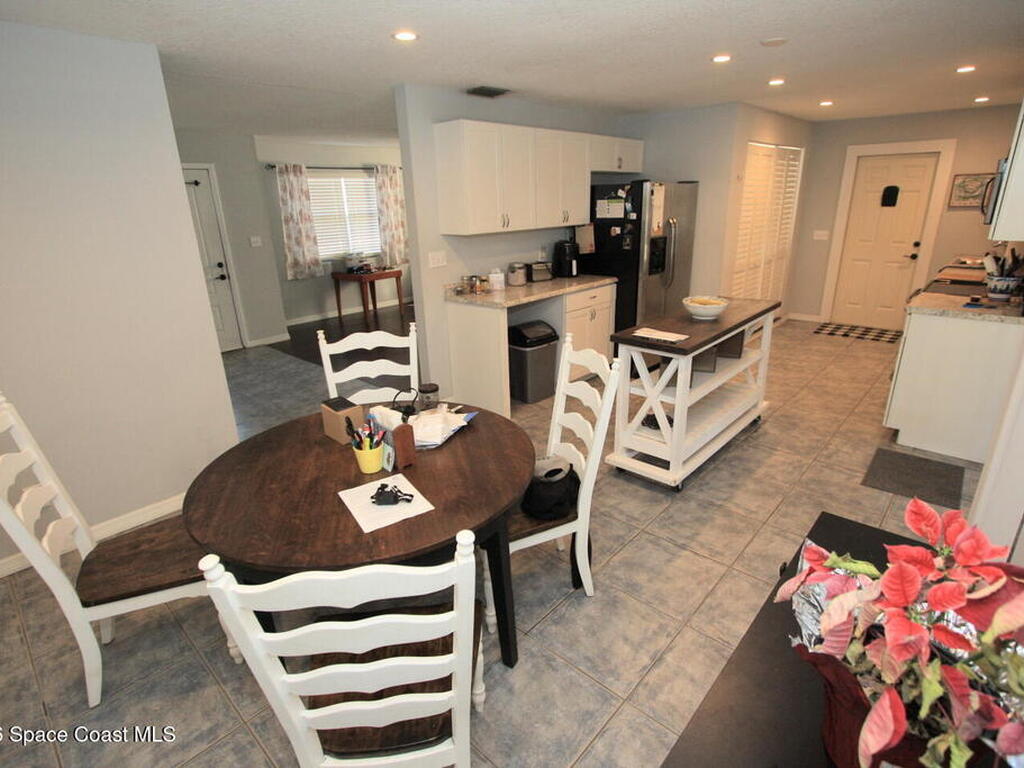 8205 93rd Avenue, Vero Beach, FL 32967