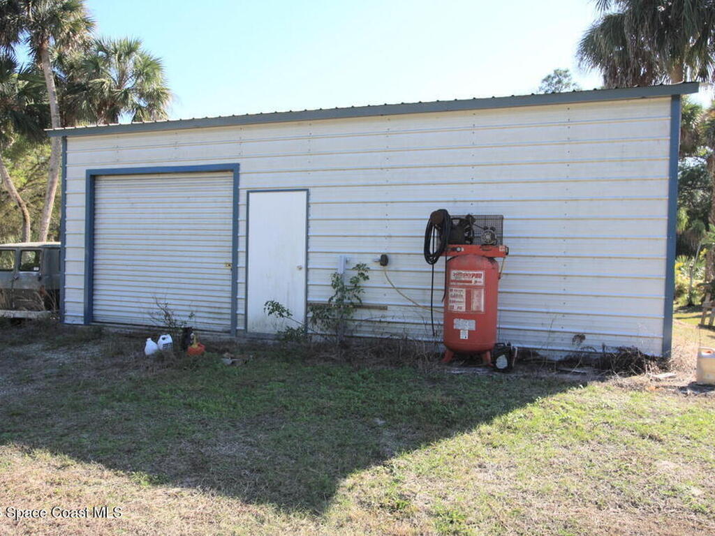 8205 93rd Avenue, Vero Beach, FL 32967