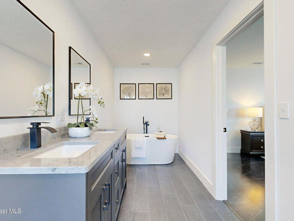 807 W Central Boulevard, Cape Canaveral, FL 32920