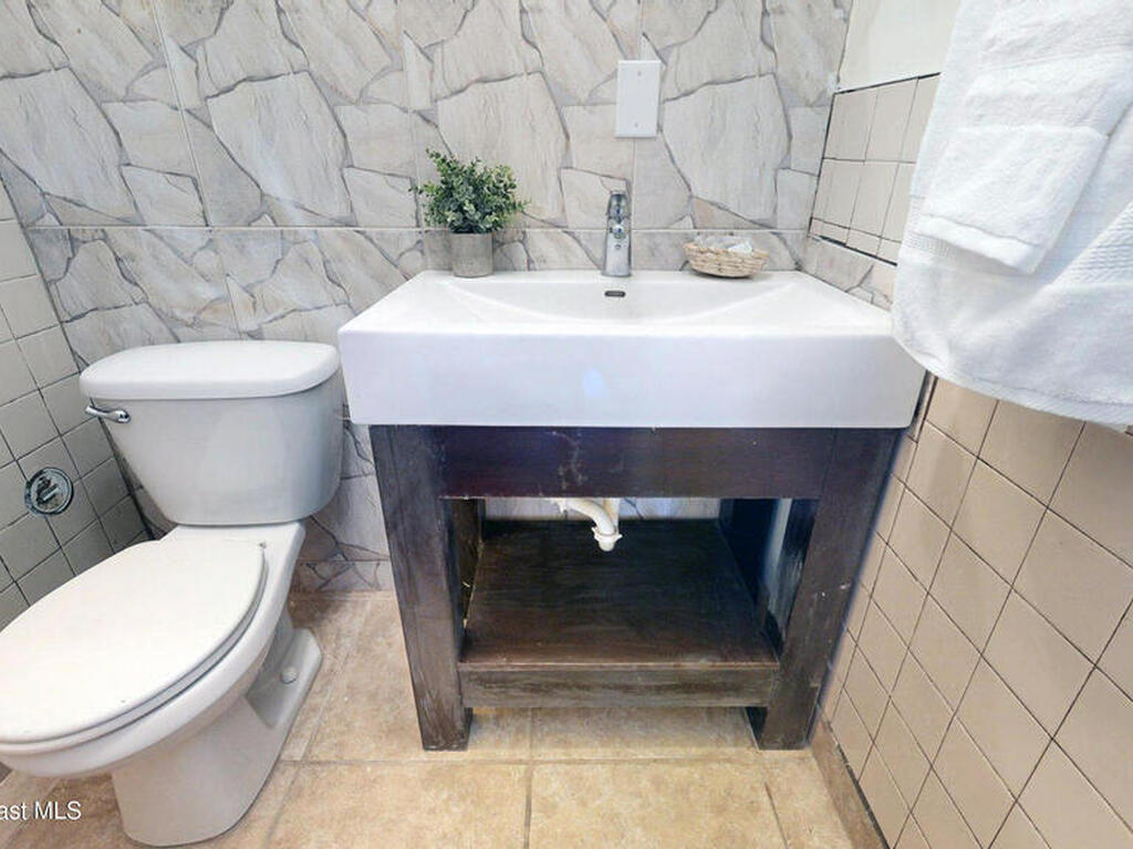 807 W Central Boulevard, Cape Canaveral, FL 32920