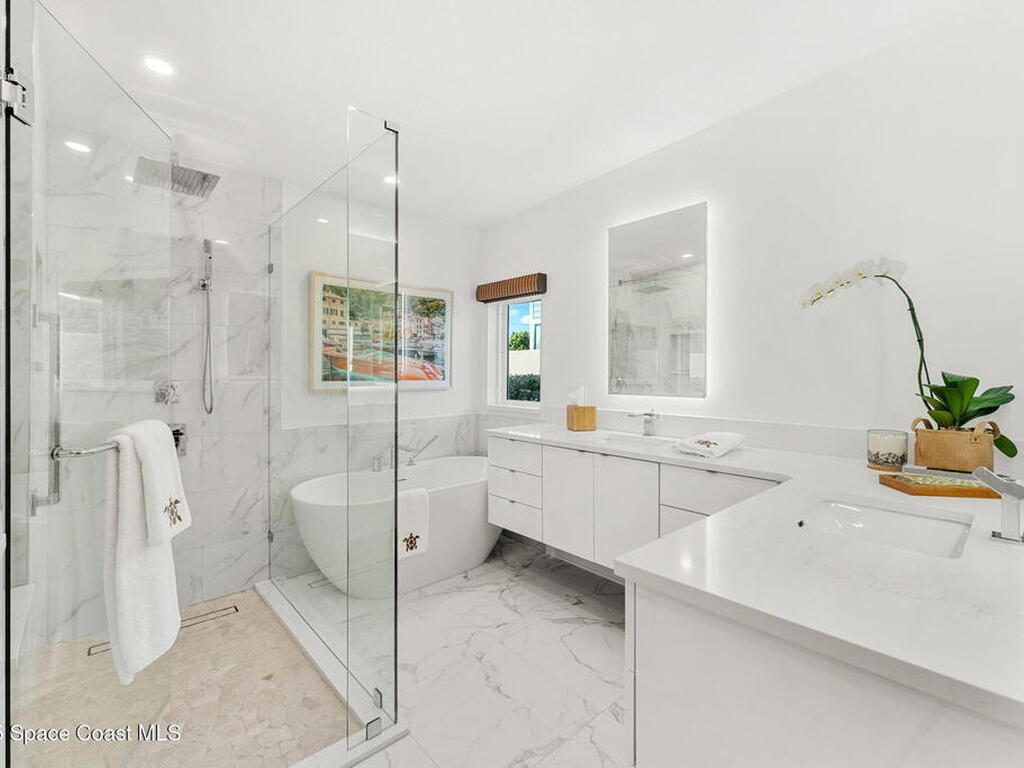 1081 S Atlantic Avenue, Cocoa Beach, FL 32931