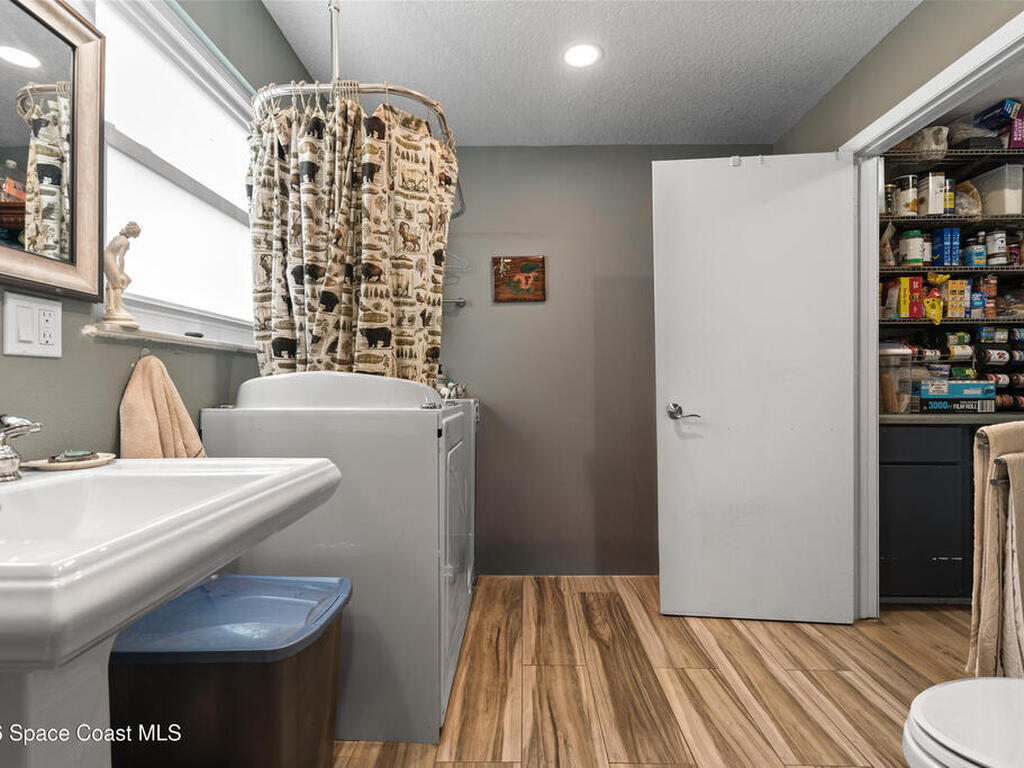 1985 Flashy Lane, Malabar, FL 32950