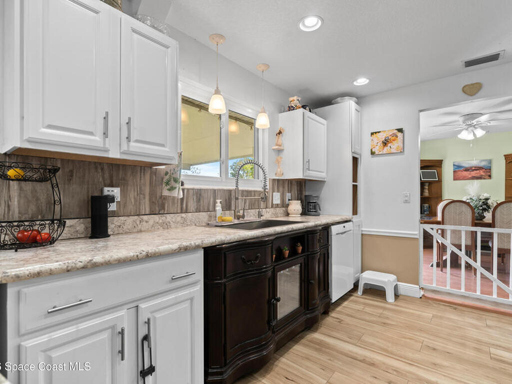 1985 Flashy Lane, Malabar, FL 32950