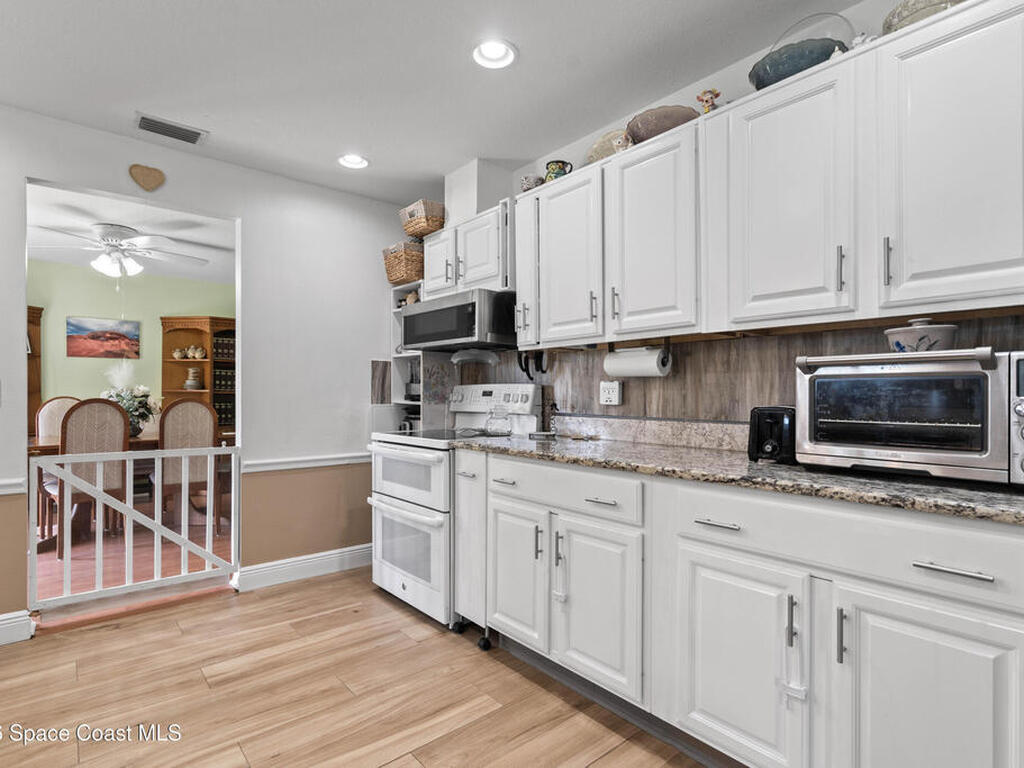 1985 Flashy Lane, Malabar, FL 32950