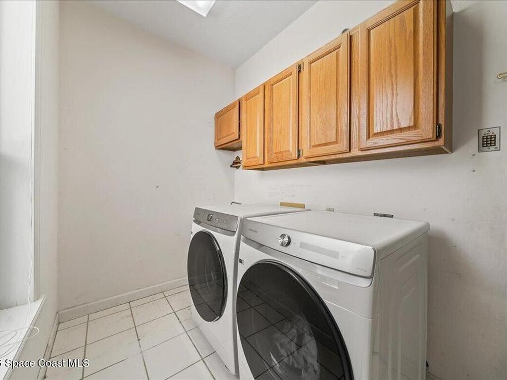 594 Hummingbird Drive, Indialantic, FL 32903