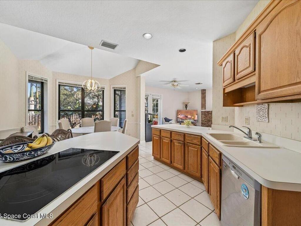 594 Hummingbird Drive, Indialantic, FL 32903