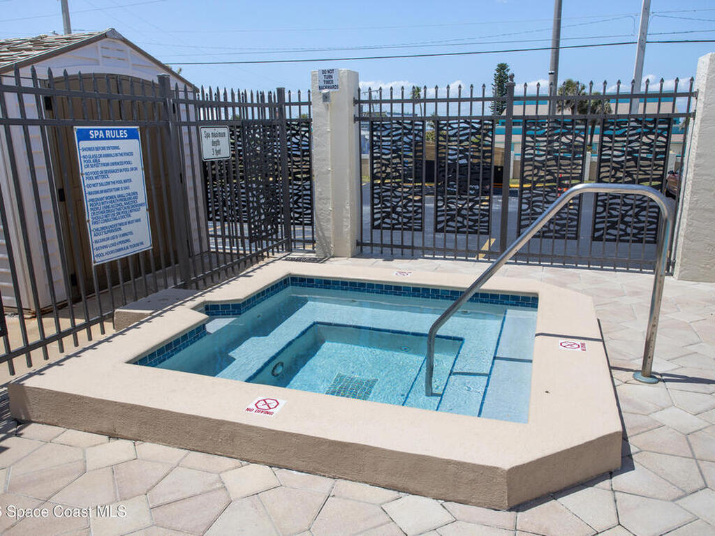 2815 S Atlantic Avenue, Cocoa Beach, FL 32931