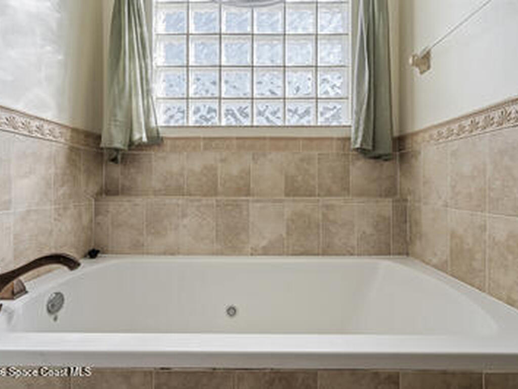 2205 Arnold Lane, Malabar, FL 32950