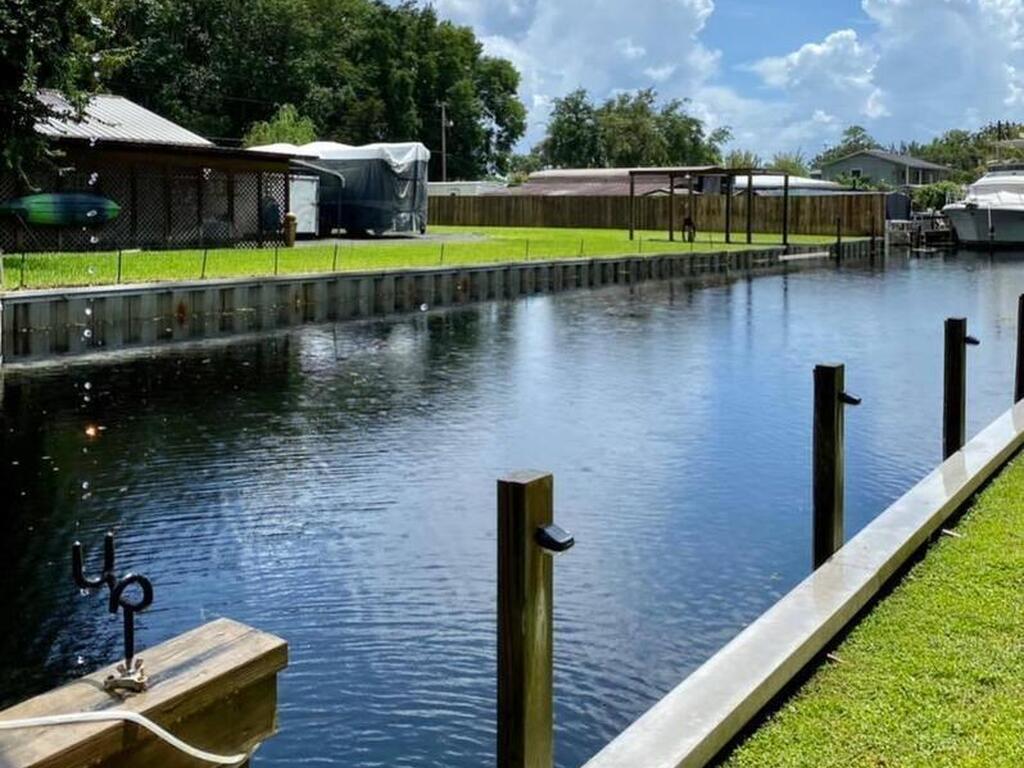 56304 Acorn Road, Astor, FL 32102