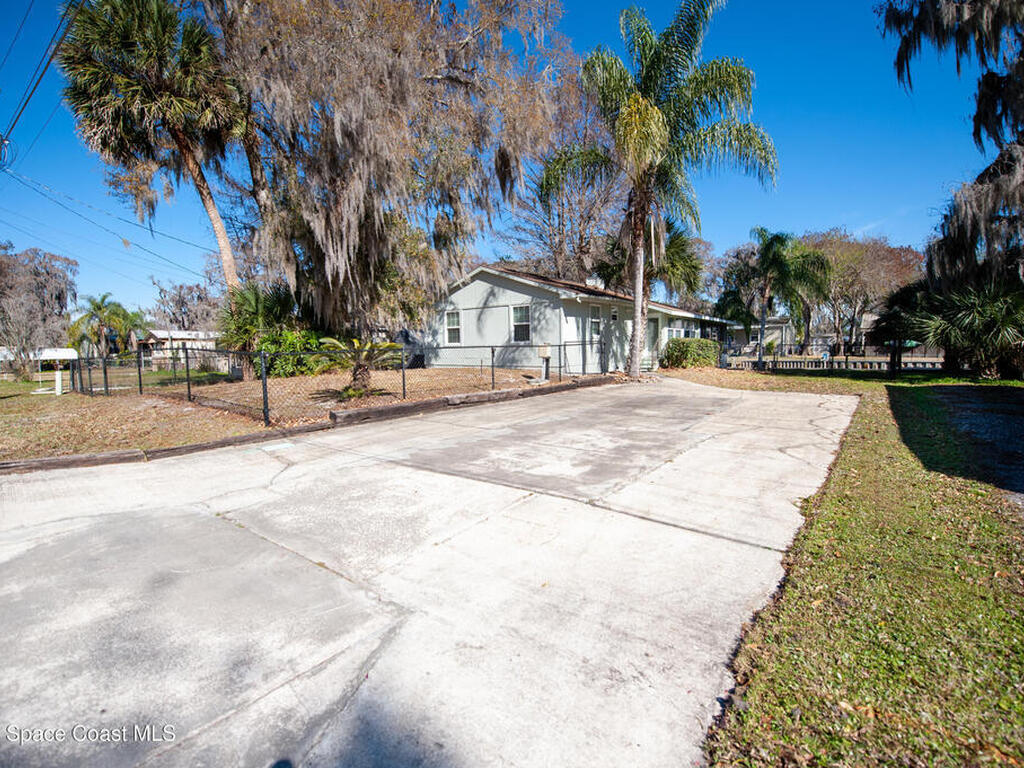 56304 Acorn Road, Astor, FL 32102