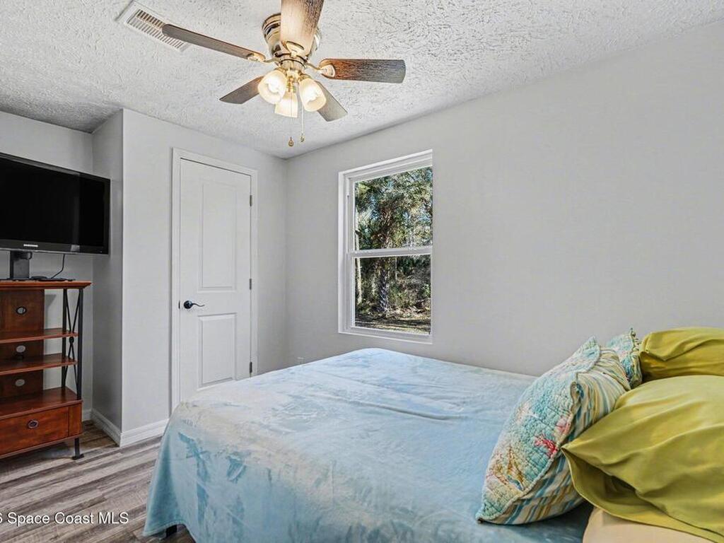 24421 Trespass Trail, Astor, FL 32102