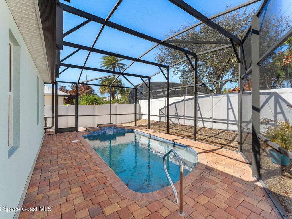 1139 S Brevard Avenue, Cocoa Beach, FL 32931