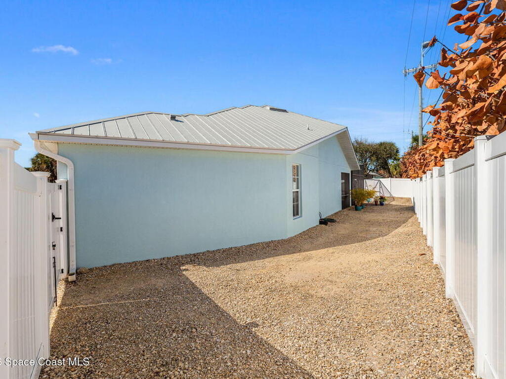 1139 S Brevard Avenue, Cocoa Beach, FL 32931