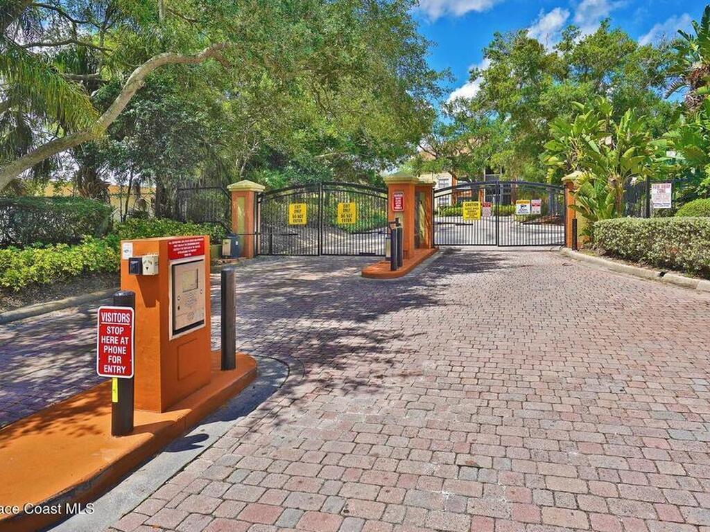 225 S Tropical Trail, Merritt Island, FL 32952