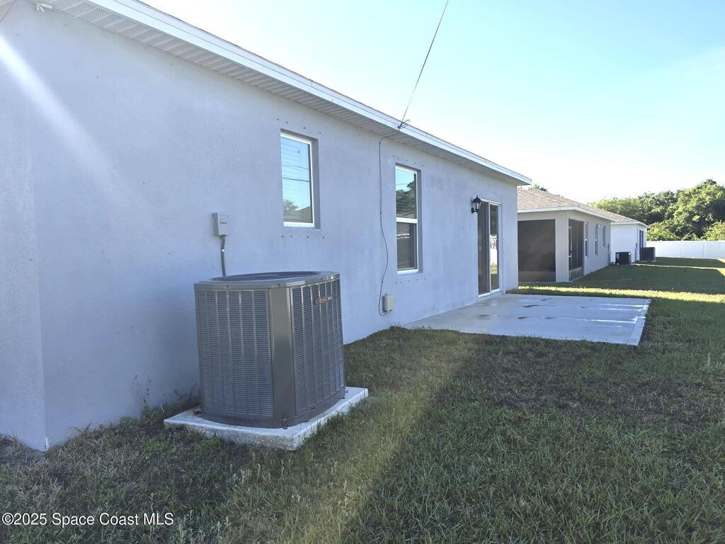 8975 102nd Avenue, Vero Beach, FL 32967