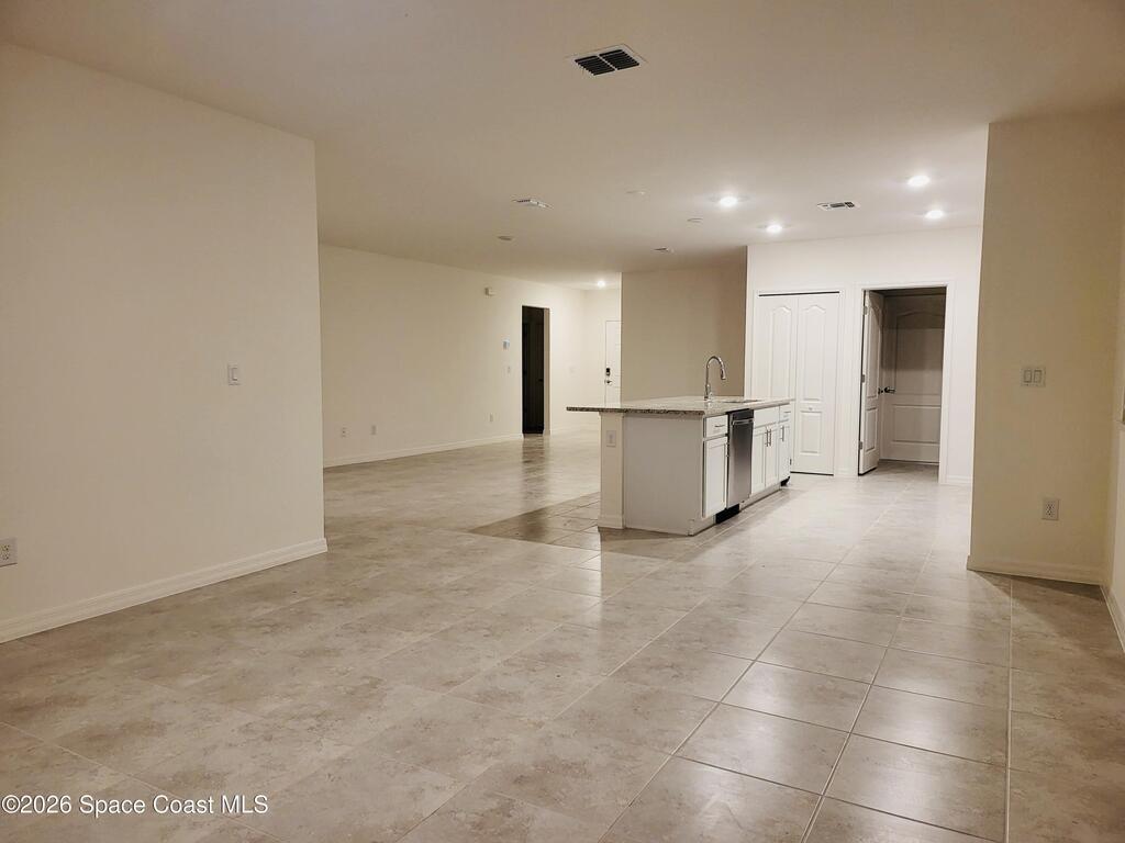 8975 102nd Avenue, Vero Beach, FL 32967