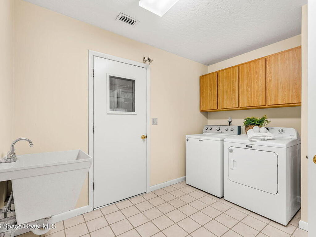 2213 Woodlawn Circle, Melbourne, FL 32934