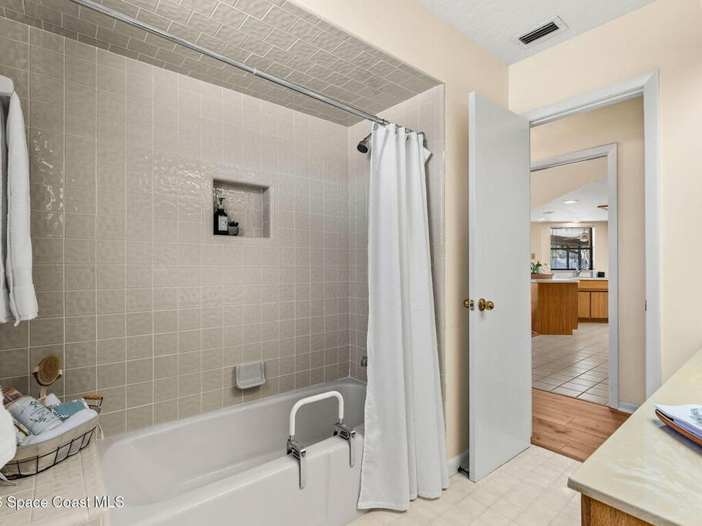 2213 Woodlawn Circle, Melbourne, FL 32934