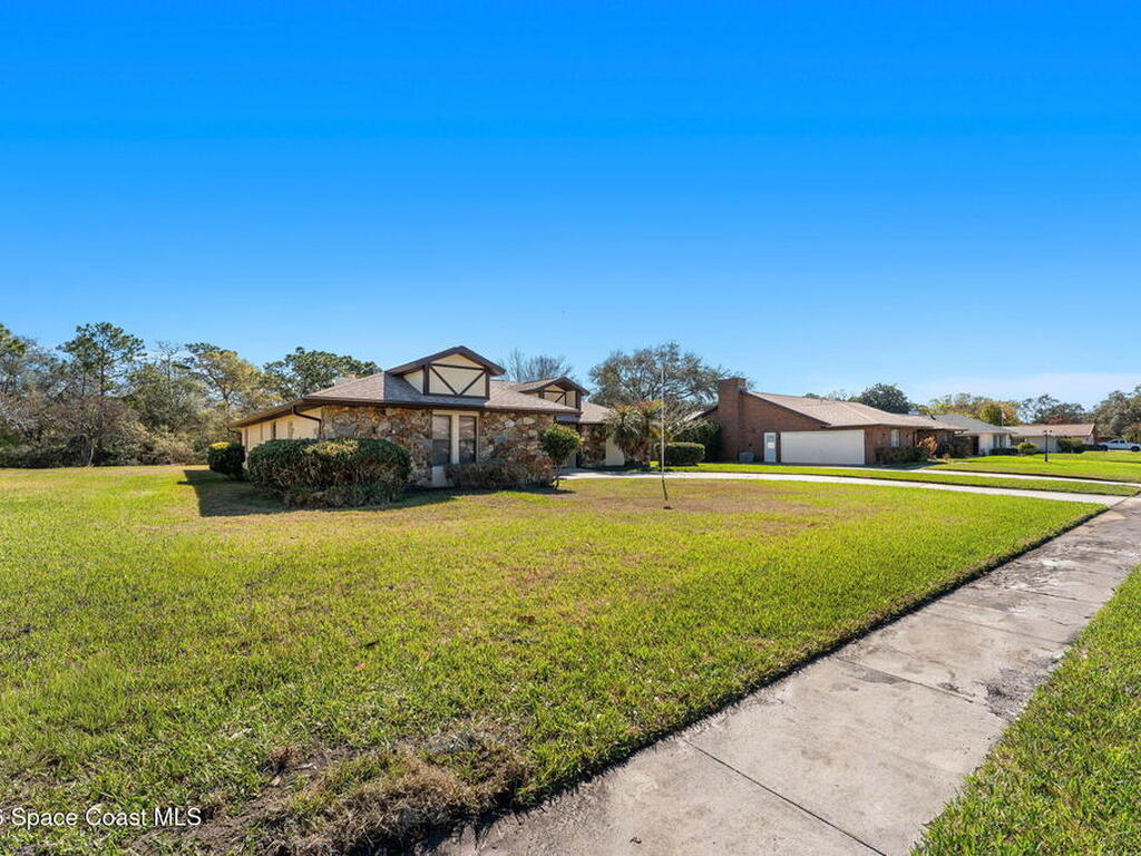 2213 Woodlawn Circle, Melbourne, FL 32934