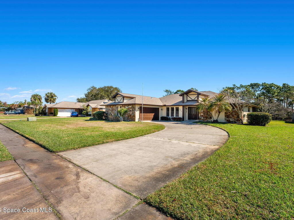 2213 Woodlawn Circle, Melbourne, FL 32934