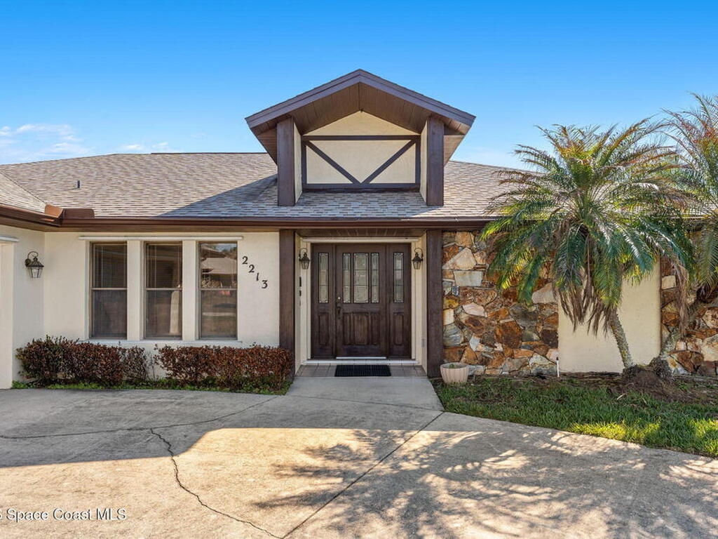 2213 Woodlawn Circle, Melbourne, FL 32934