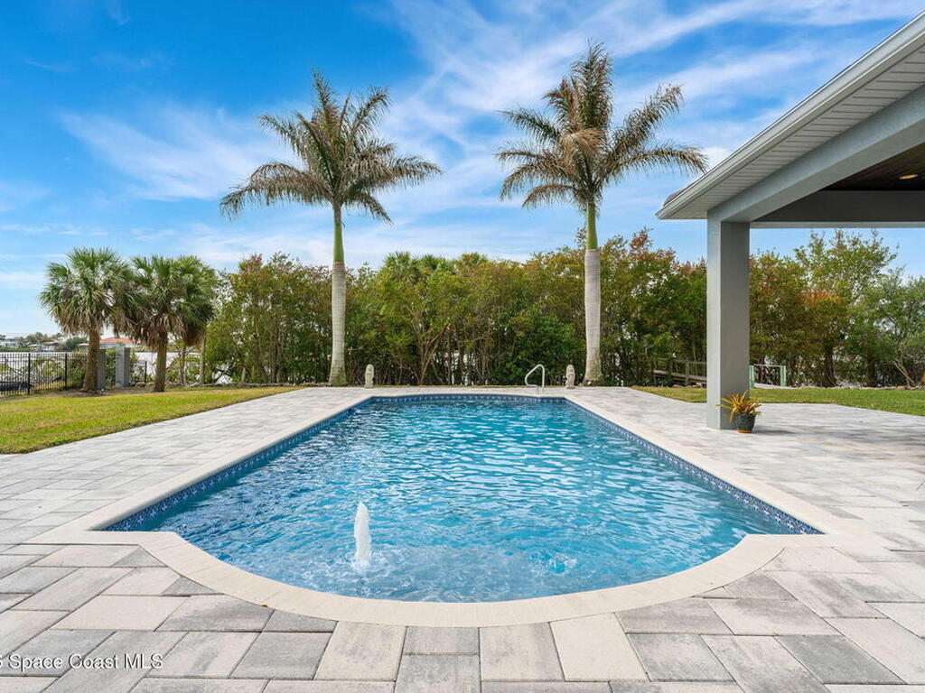 135 Lansing Island Drive, Indian Harbour Beach, FL 32937