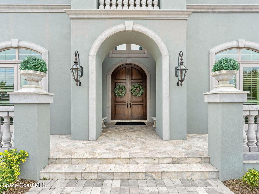 135 Lansing Island Drive, Indian Harbour Beach, FL 32937