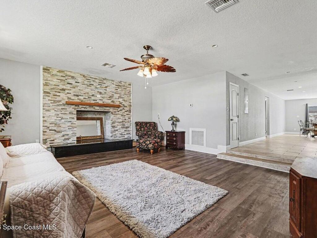 455 Riverside Avenue, Merritt Island, FL 32953