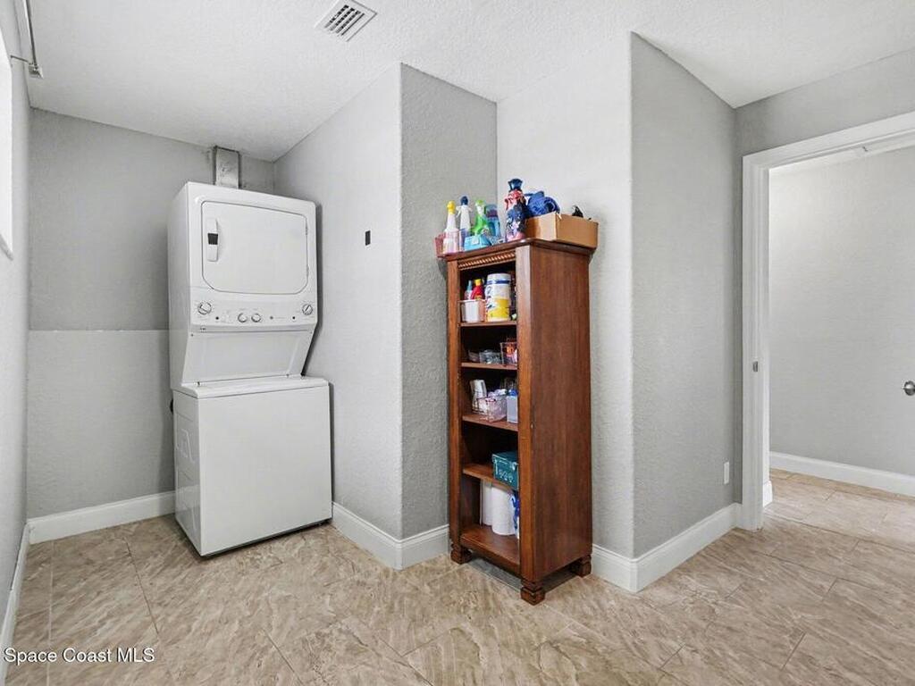 455 Riverside Avenue, Merritt Island, FL 32953