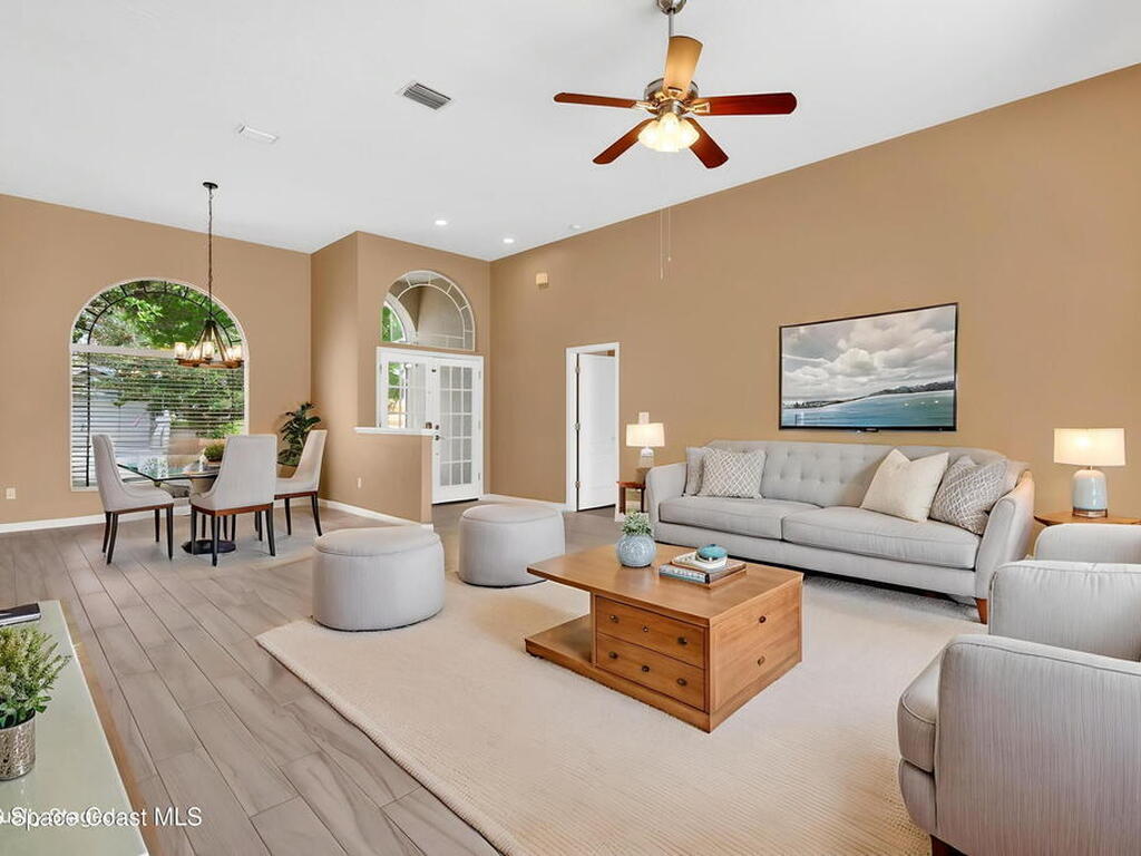 306 Lake Victoria Circle, Melbourne, FL 32940