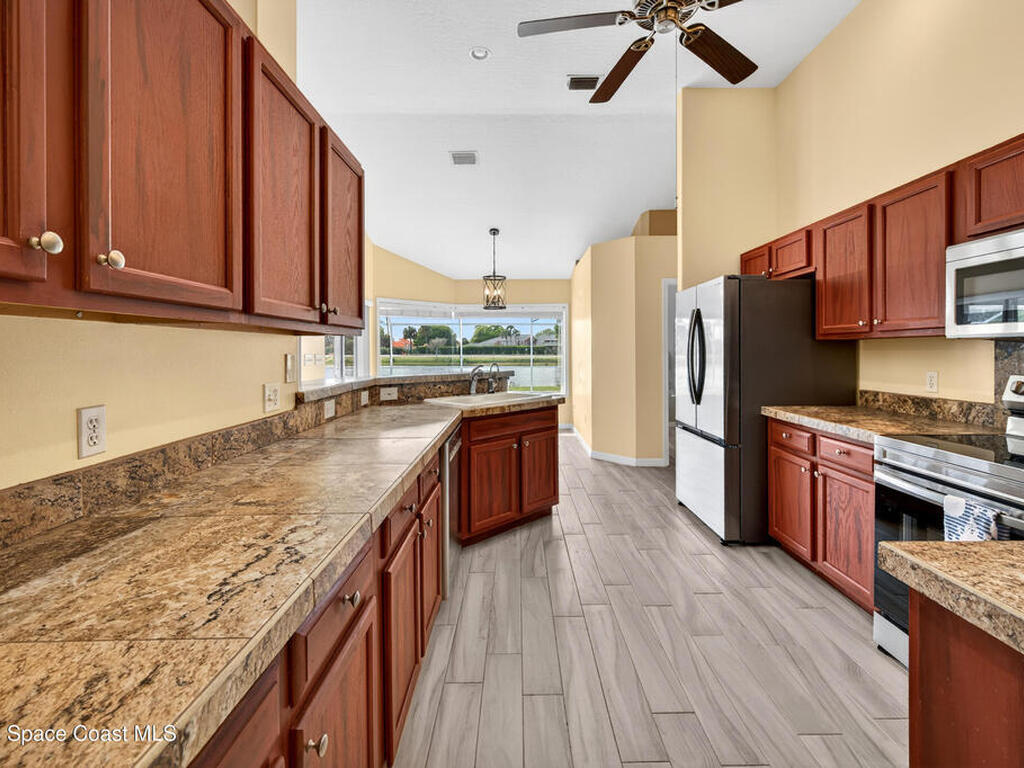306 Lake Victoria Circle, Melbourne, FL 32940