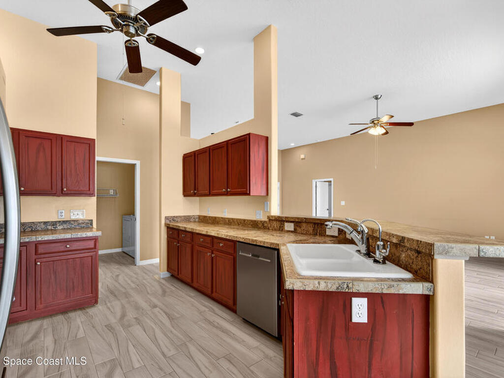 306 Lake Victoria Circle, Melbourne, FL 32940