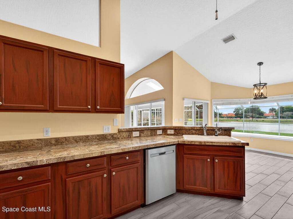 306 Lake Victoria Circle, Melbourne, FL 32940