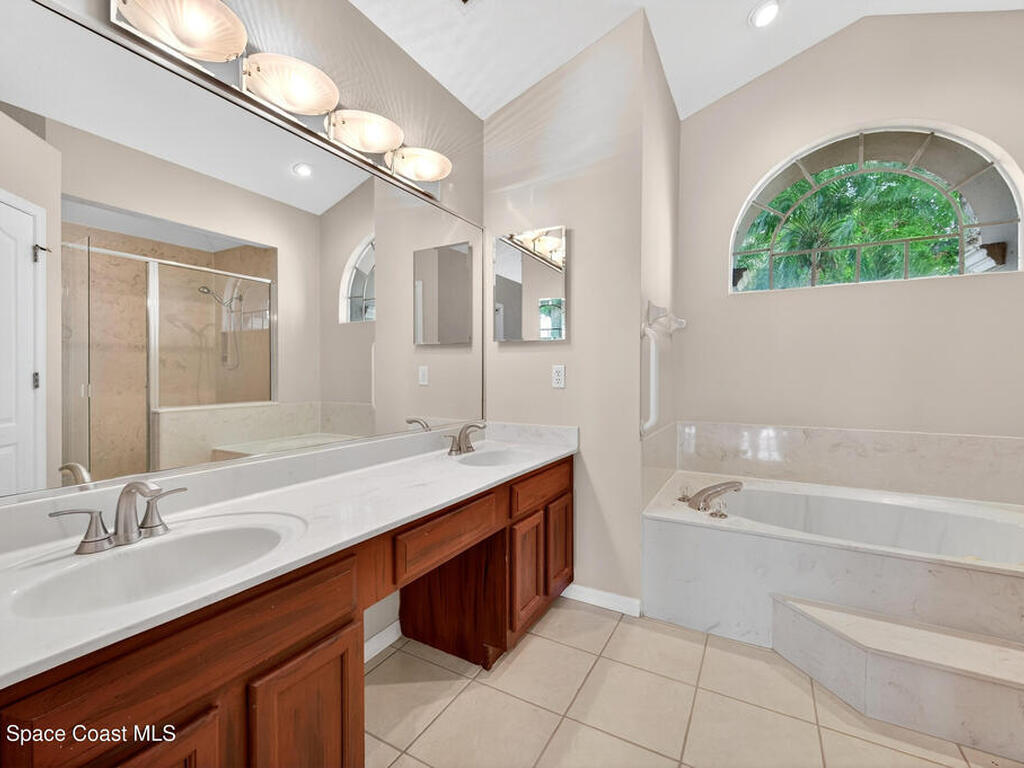 306 Lake Victoria Circle, Melbourne, FL 32940