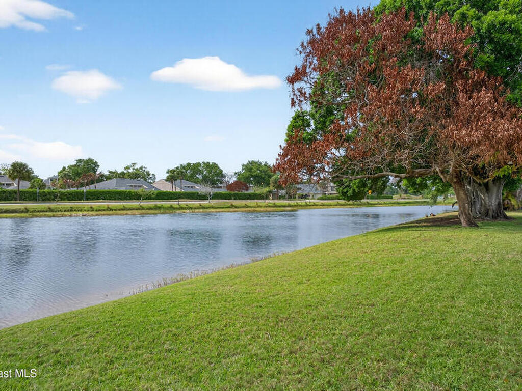 306 Lake Victoria Circle, Melbourne, FL 32940