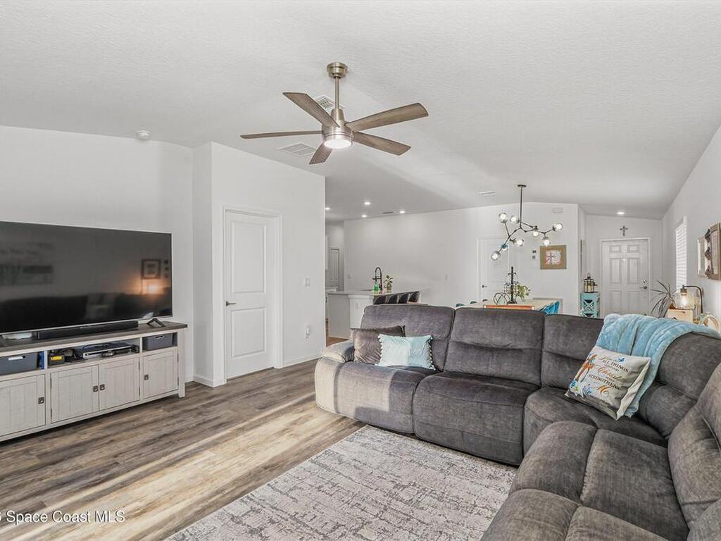 1995 Diablo Circle, Palm Bay, FL 32908
