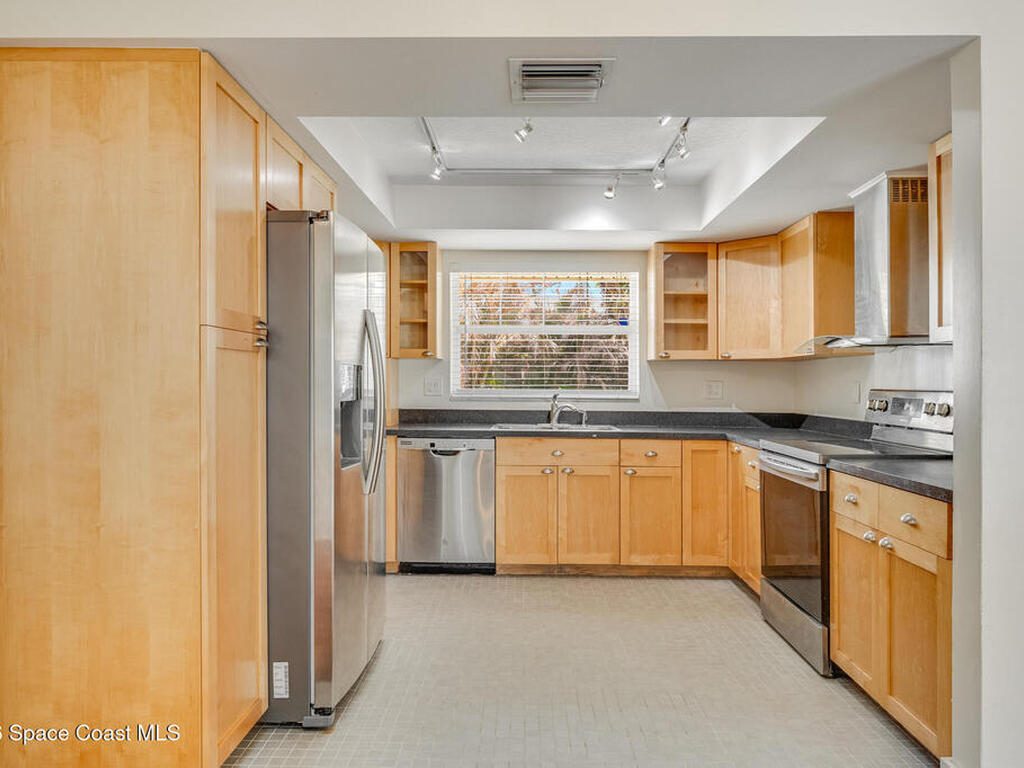 901 S Palm Avenue, Indialantic, FL 32903