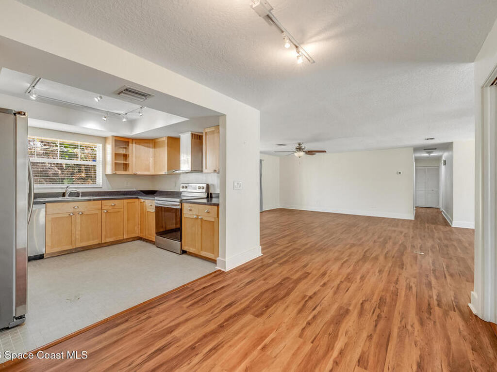 901 S Palm Avenue, Indialantic, FL 32903