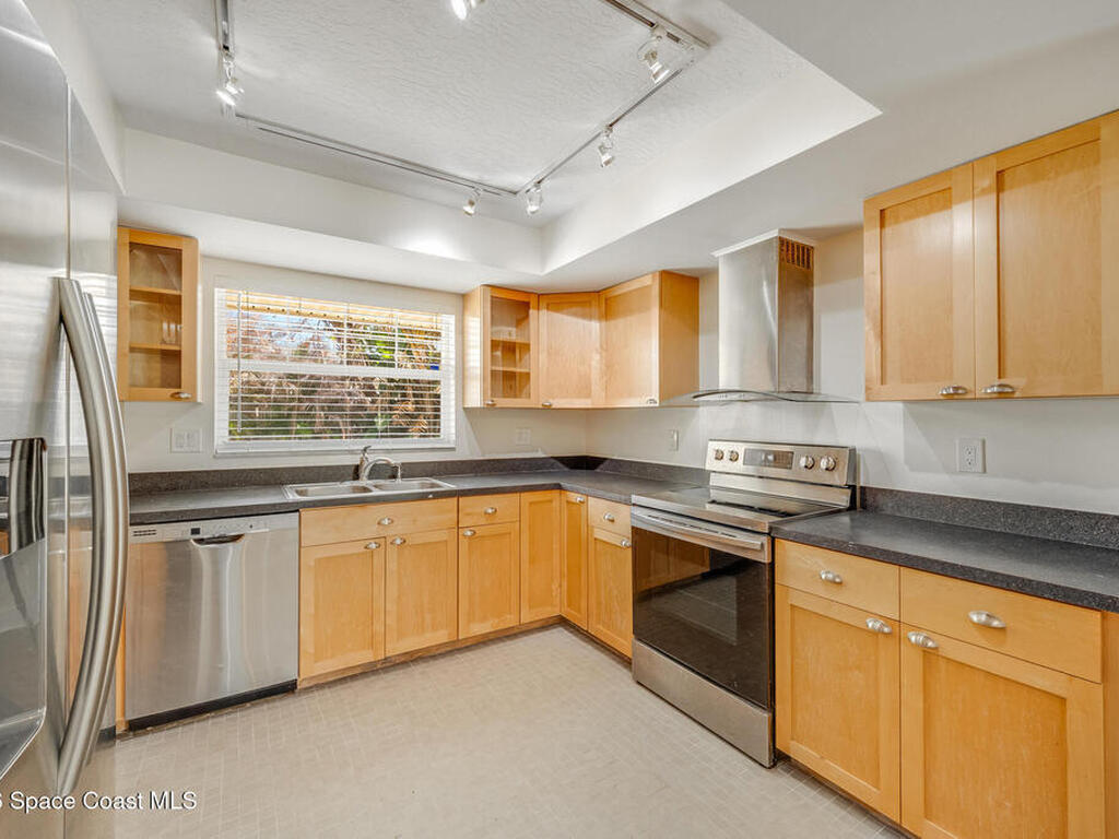 901 S Palm Avenue, Indialantic, FL 32903