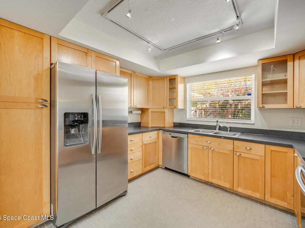 901 S Palm Avenue, Indialantic, FL 32903