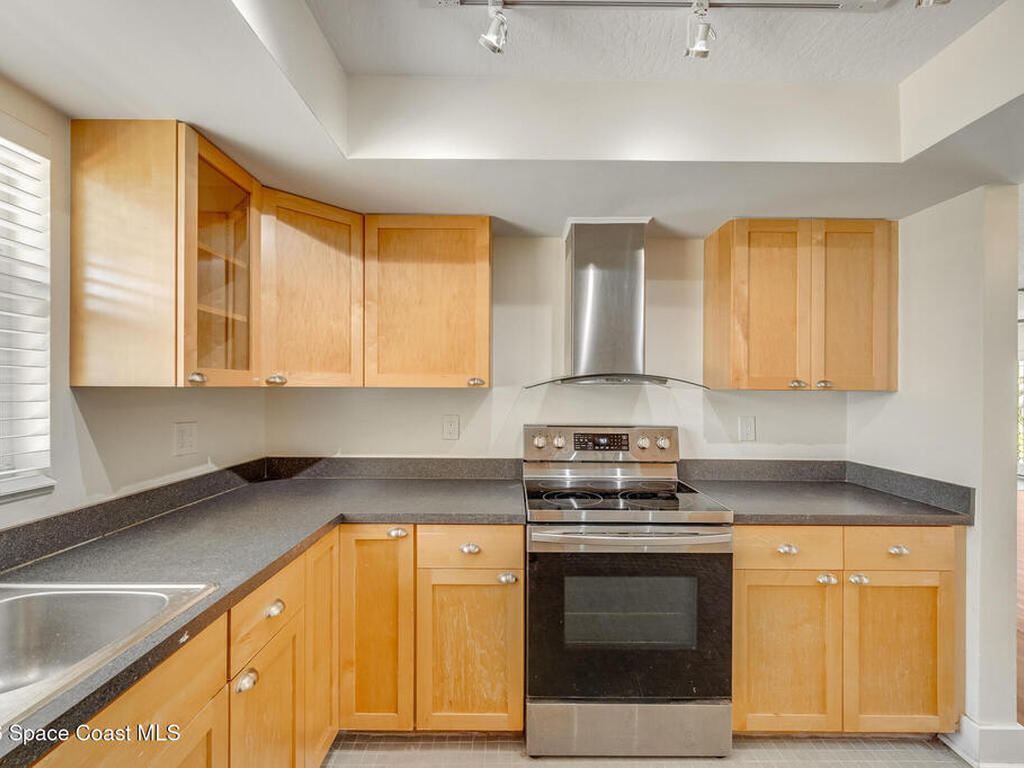 901 S Palm Avenue, Indialantic, FL 32903