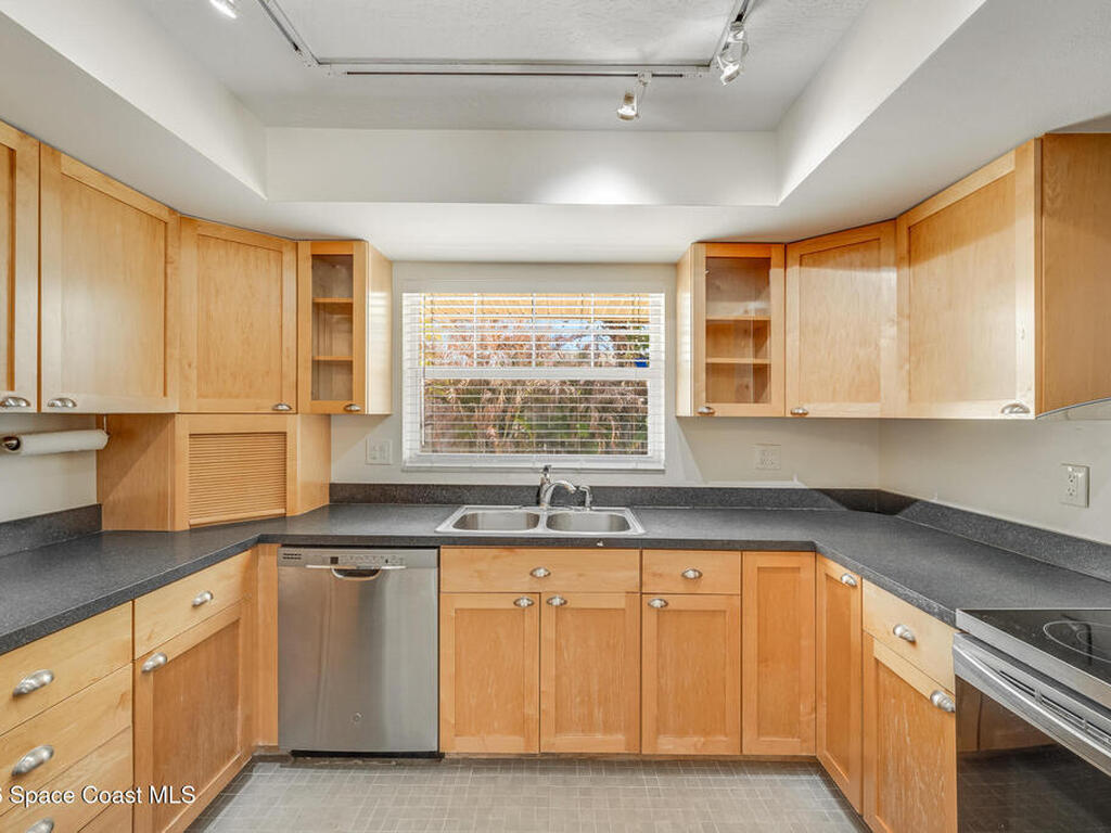 901 S Palm Avenue, Indialantic, FL 32903